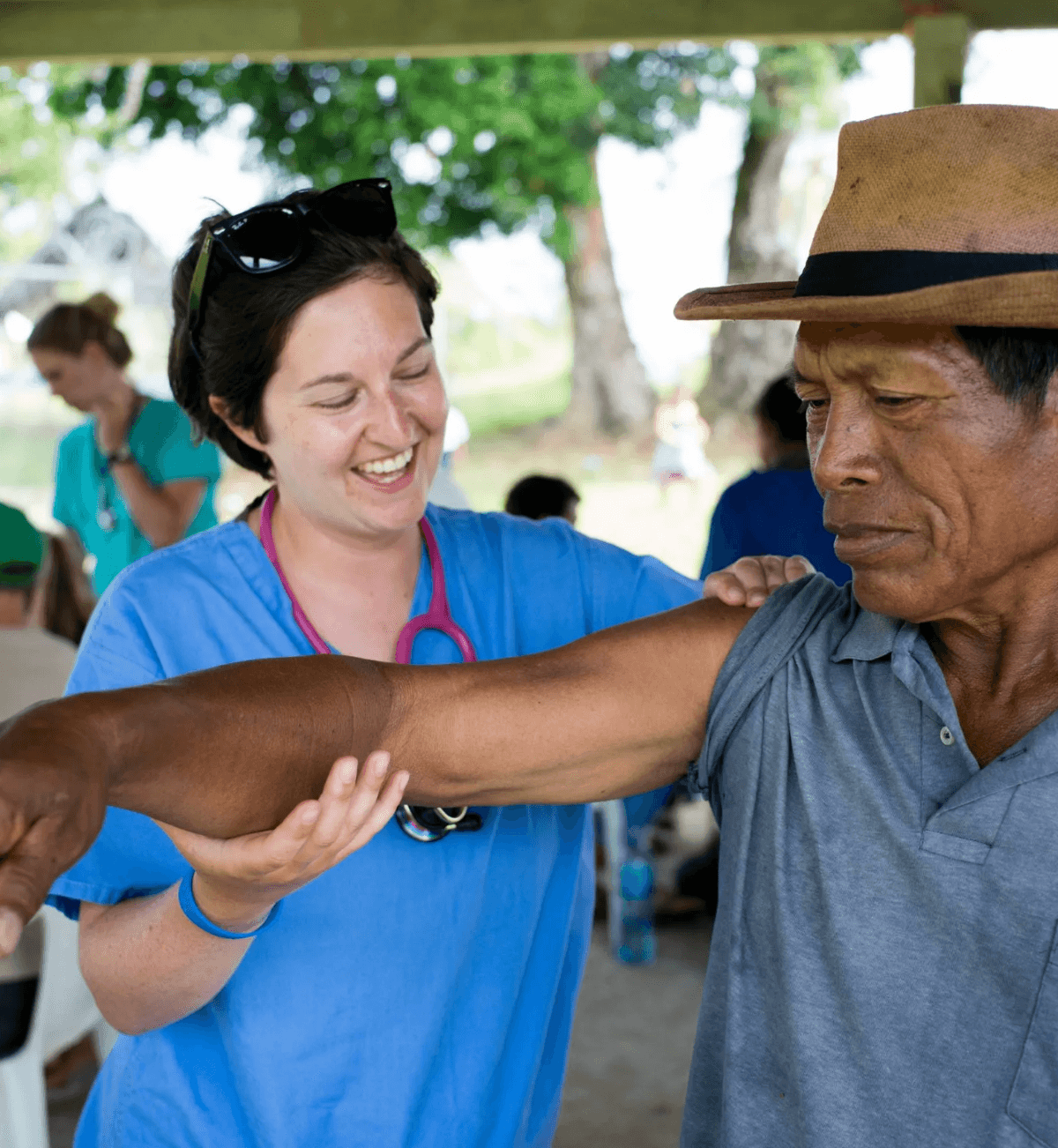 Floating Doctors partnership with Dolphin Blue Paradise eco-resort, Bocas del Toro, Panamá