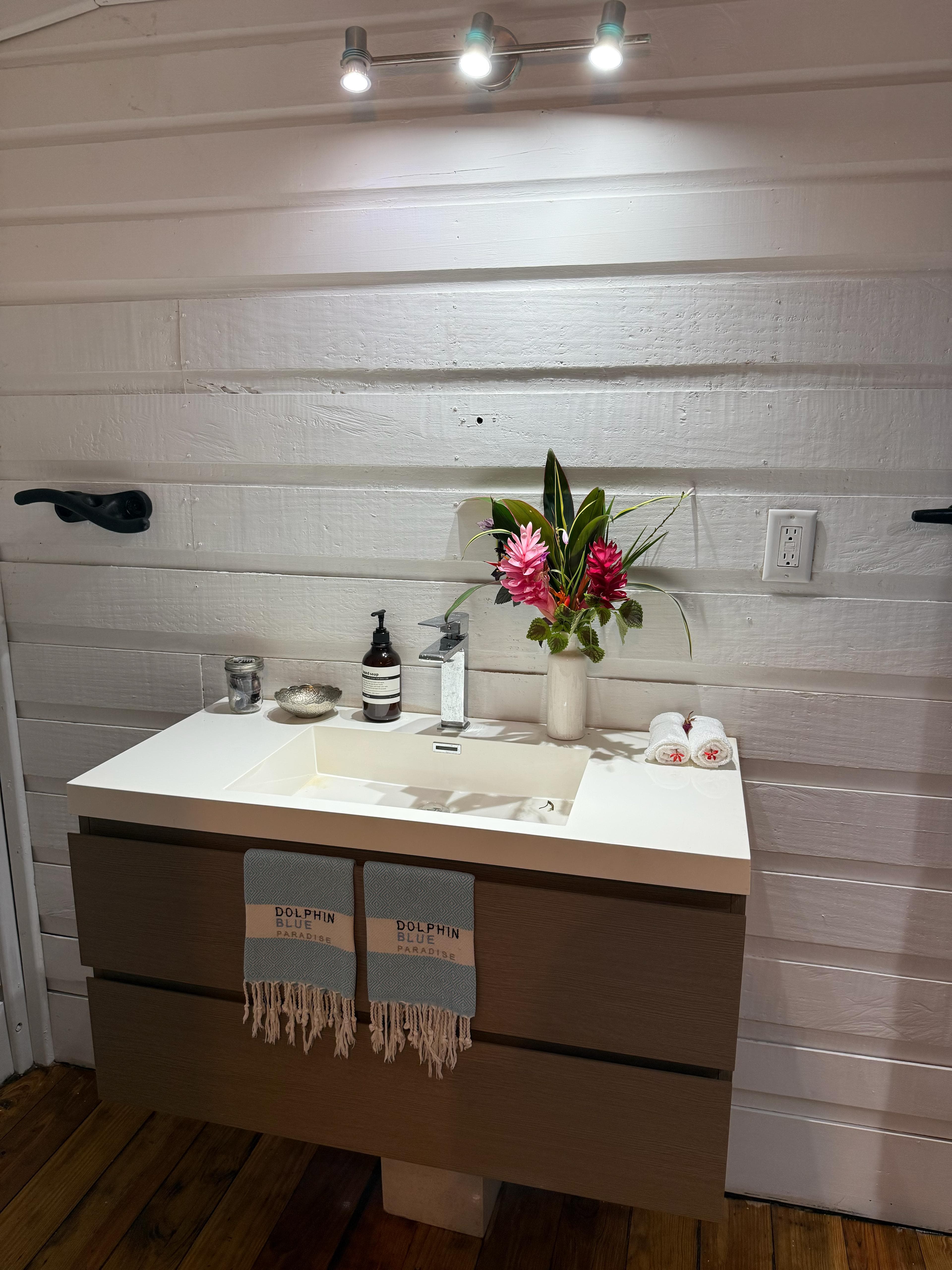 Dolphin View Room - Image 3