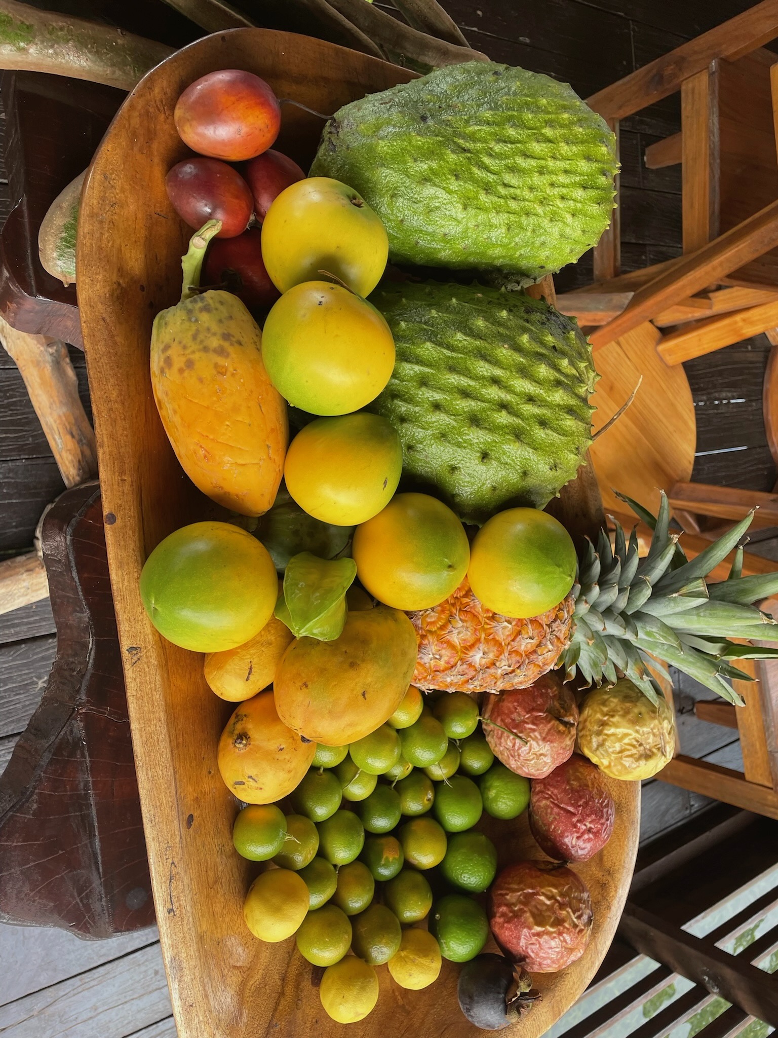 Comida de la huerta a la mesa en Blå Bar Restaurant con ingredientes locales del jardín tropical y Bahía Delfines