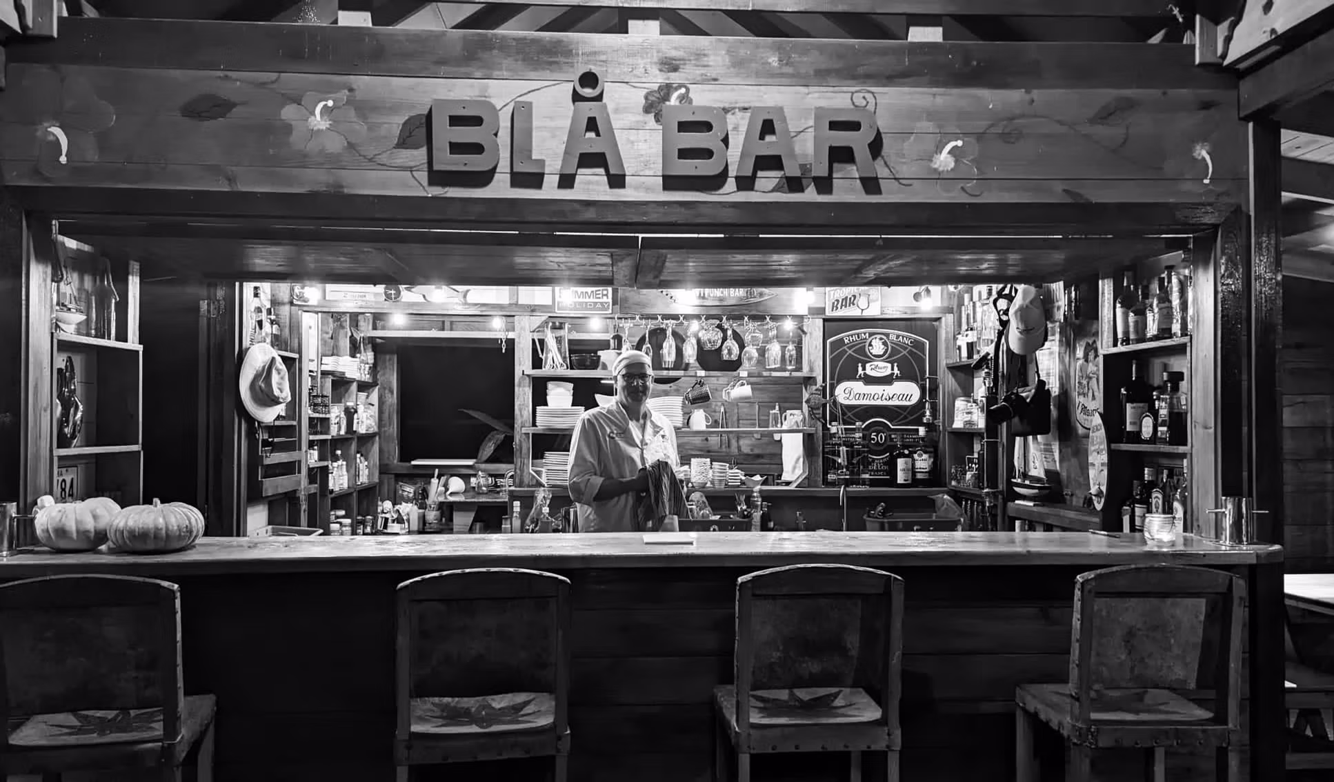 Blå Bar & Restaurant sobre el agua en Dolphin Blue Paradise, Bocas del Toro