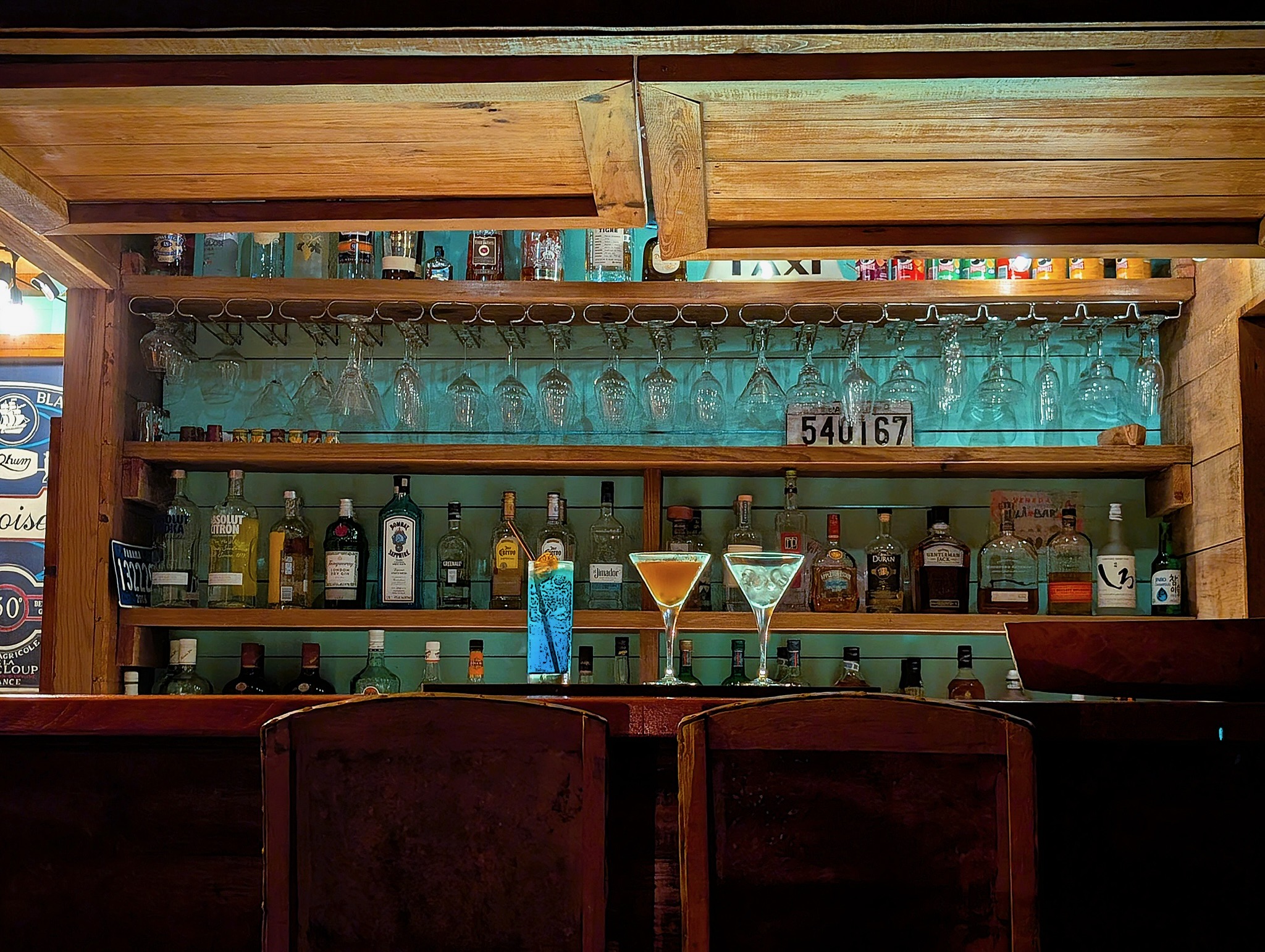Fondo de bebidas y cócteles coloridos