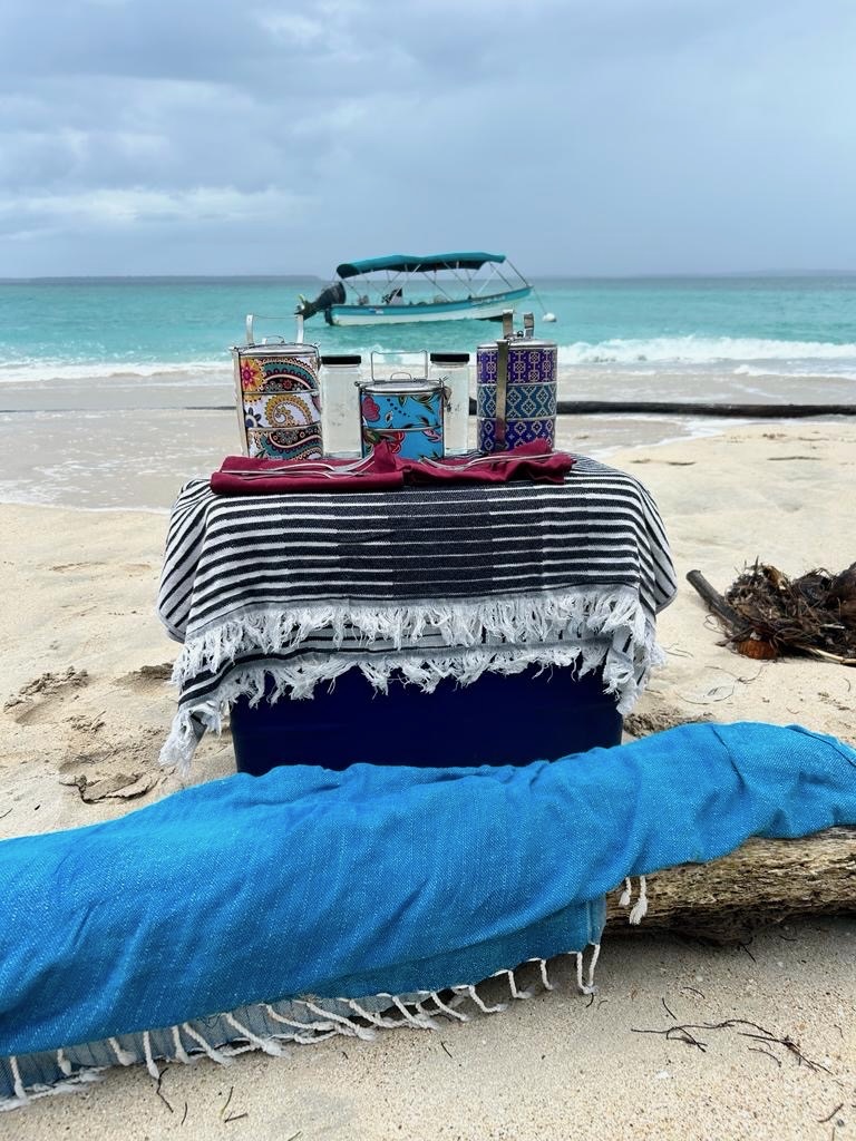 Cabaña Premium Deluxe con terraza al atardecer — Escape romántico en Dolphin Blue Paradise
